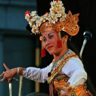 photo of dancer in Balinese traditional outfit